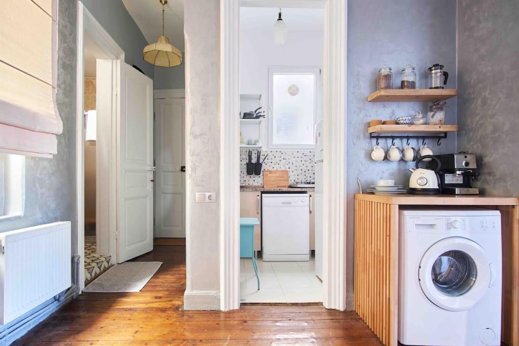 Apartment Modern&old Style Flat In The Center Of Cihangir Istanbul