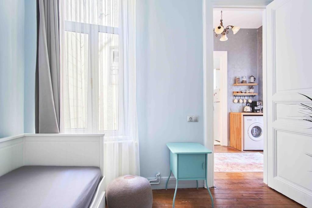 Modern&old Style Flat In The Center Of Cihangir Apartment Istanbul