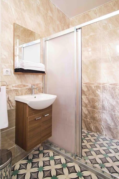 Modern&old Style Flat In The Center Of Cihangir Apartment *