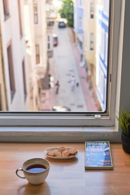 Modern&old Style Flat In The Center Of Cihangir Apartment Istanbul