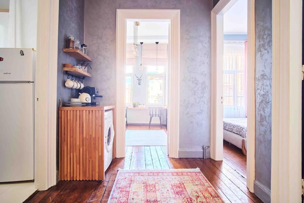 Modern&old Style Flat In The Center Of Cihangir