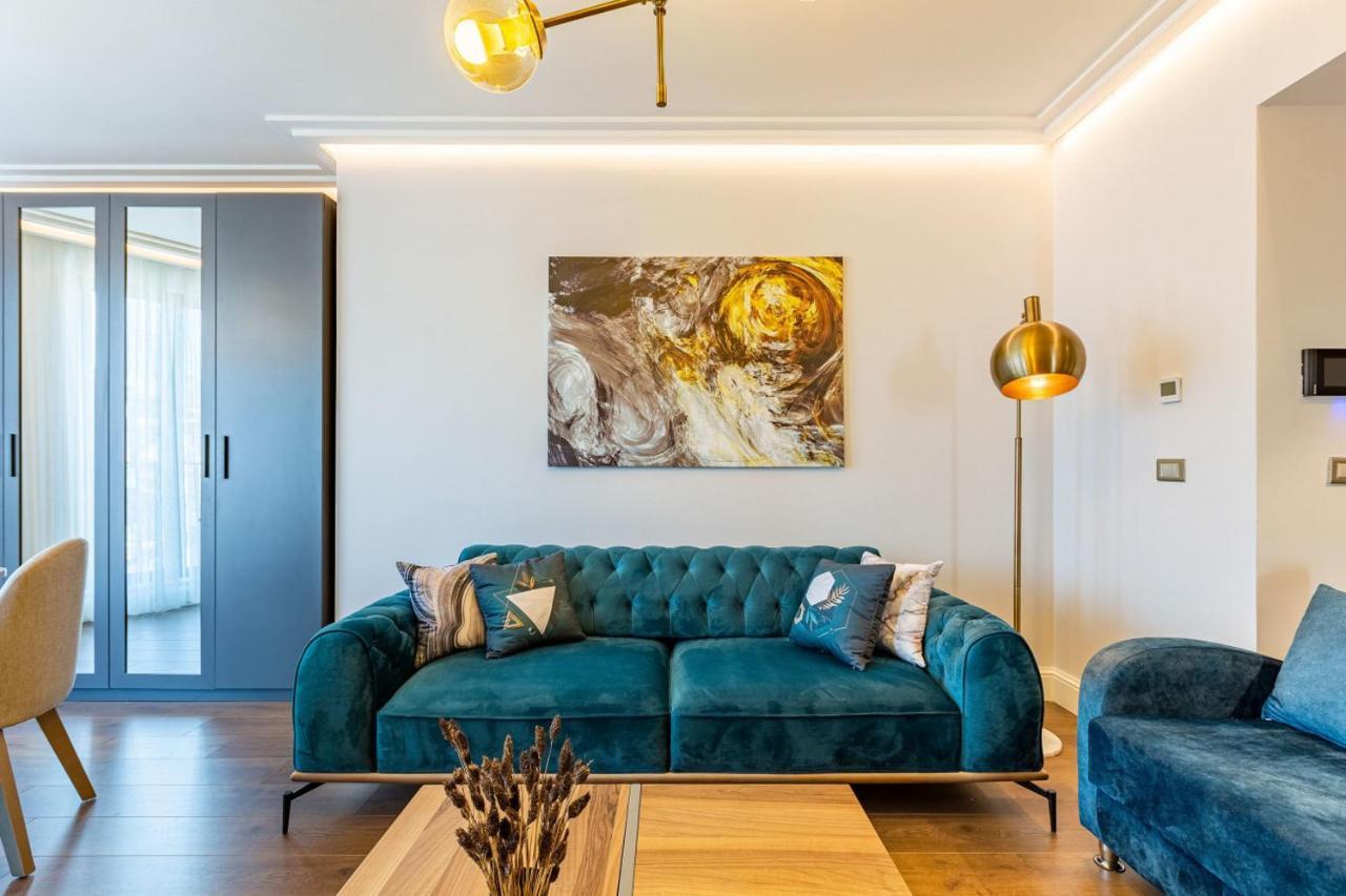 Trendy Beyoglu: Stylish Nearby Apartment *