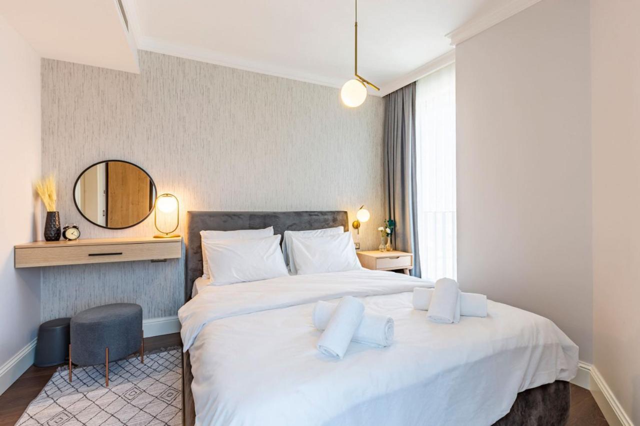 Trendy Beyoglu: Stylish Nearby Apartment *