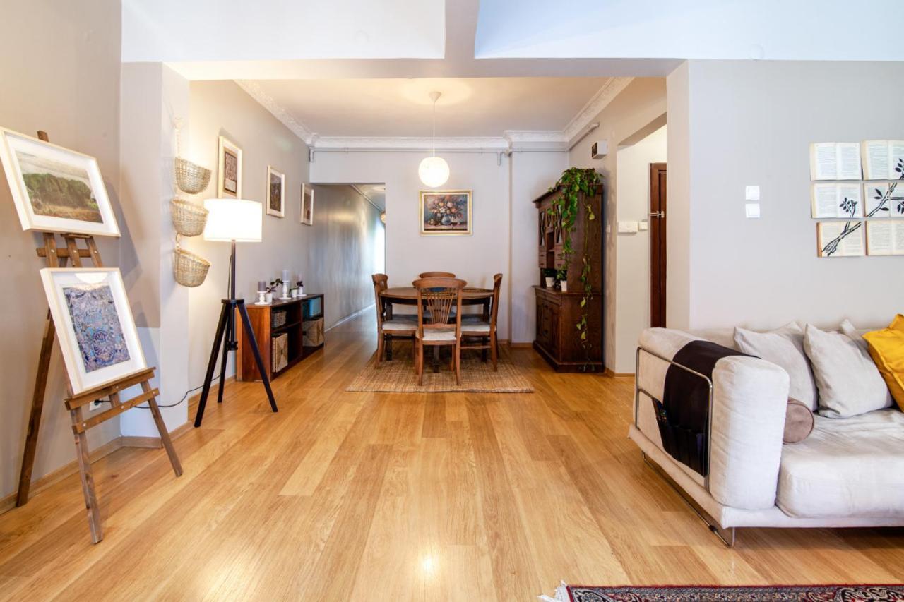 Vibrant Flat With Balcony In Sisli Istanbul