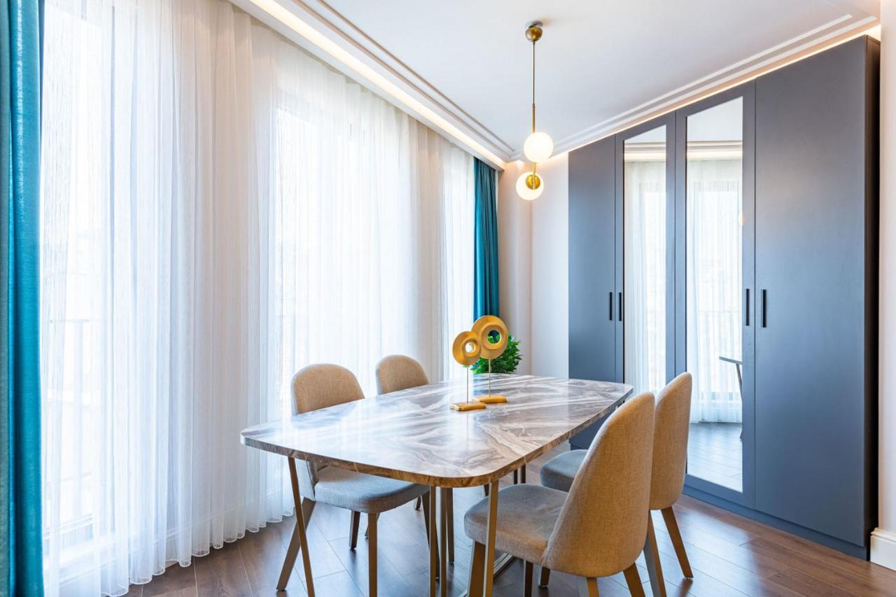 Trendy Beyoglu: Stylish Nearby Apartment *