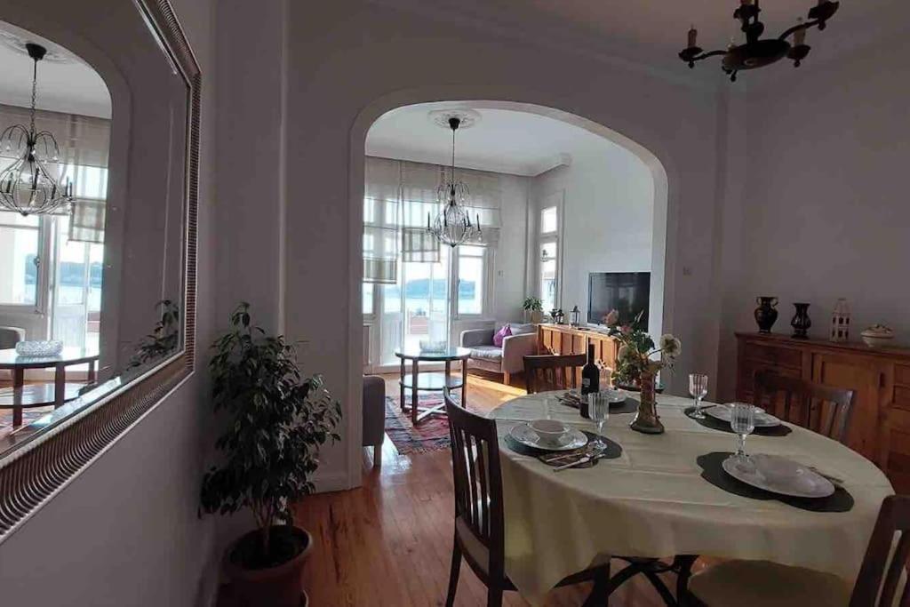 An Elegant 2 Bedroom With Stunning View Apartment Istanbul