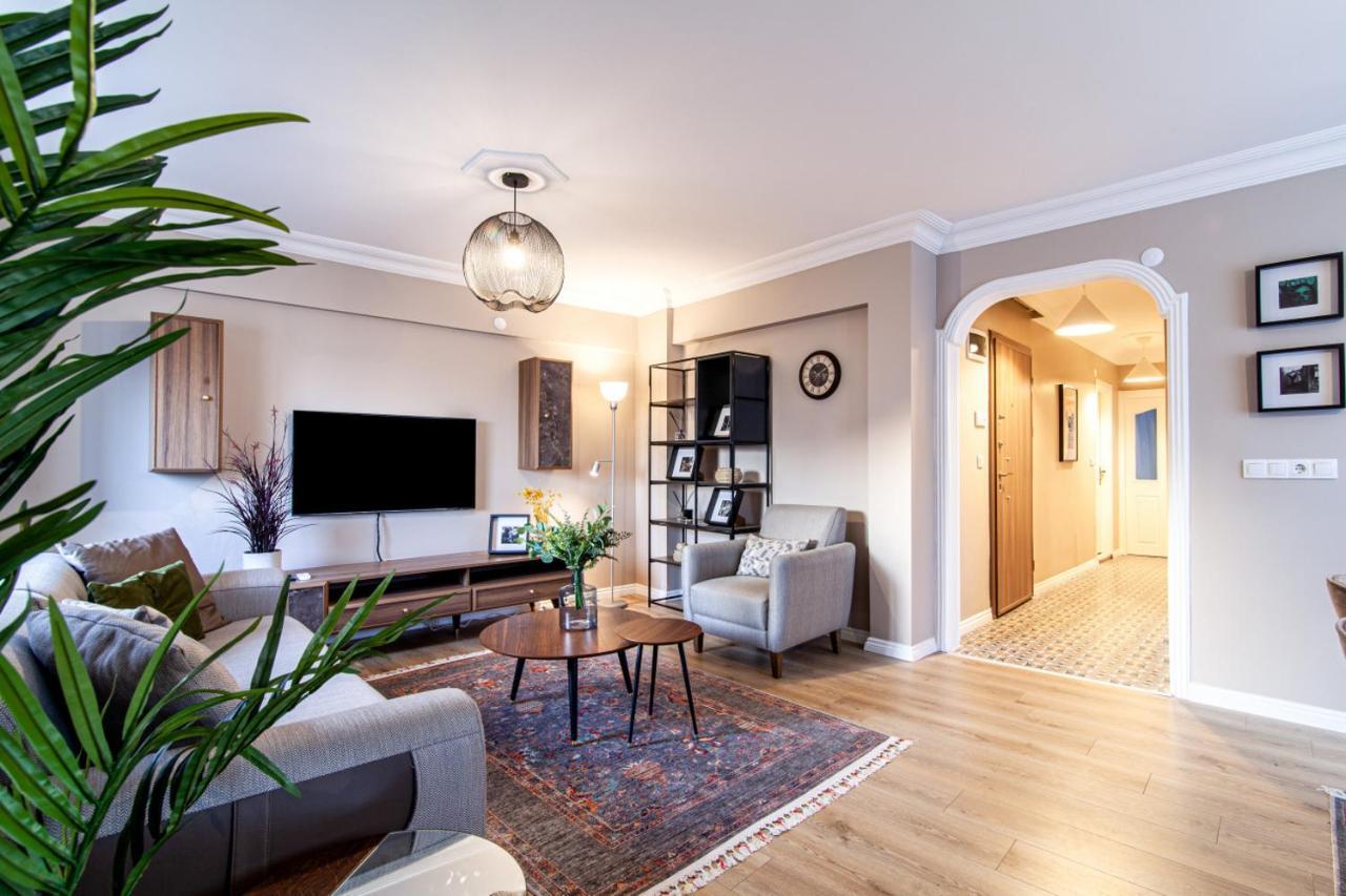 Modern Flat Close To Istiklal Street With Balcony Apartment Istanbul