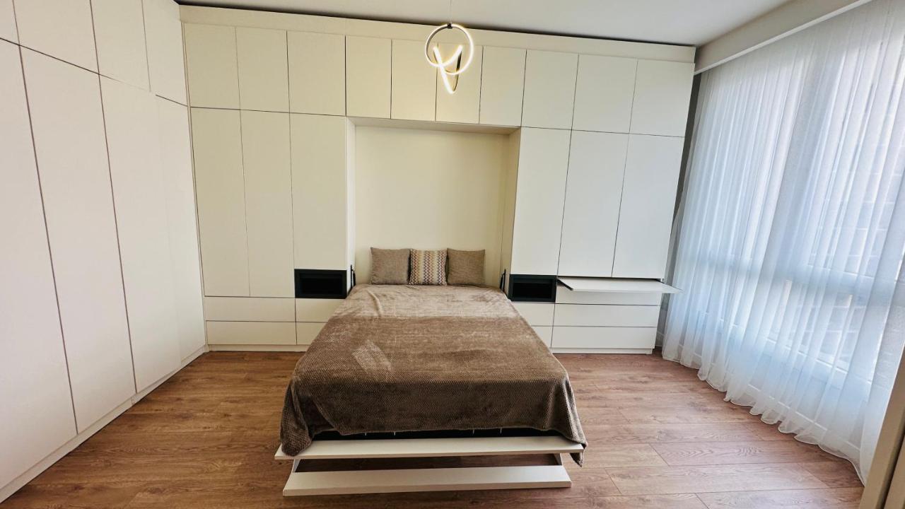 Apartment Lux Next To Outlet In High Floor 26