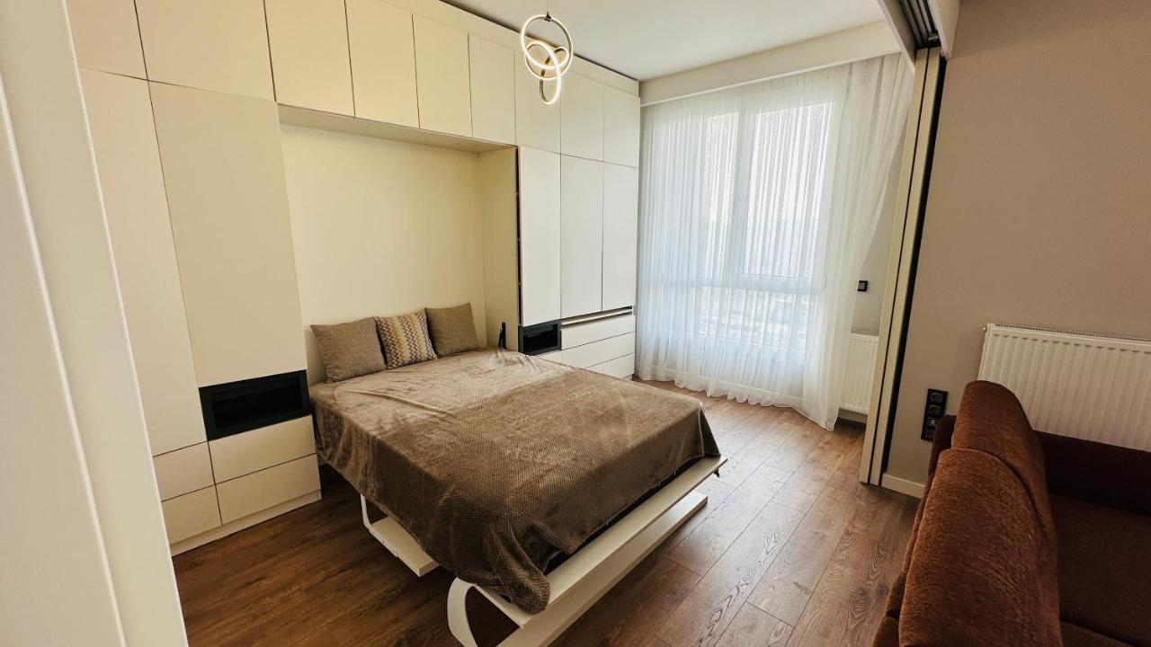 Apartment Lux Next To Outlet In High Floor 26 *