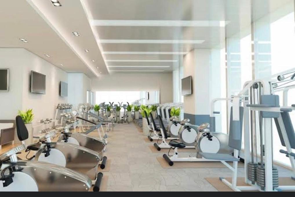 Lux Next To Outlet In High Floor 26
