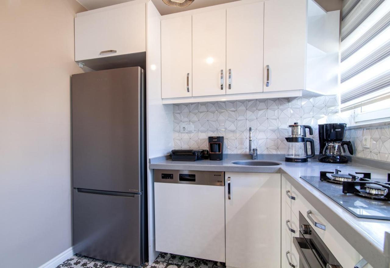 Modern Flat Close To Istiklal Street With Balcony Apartment *