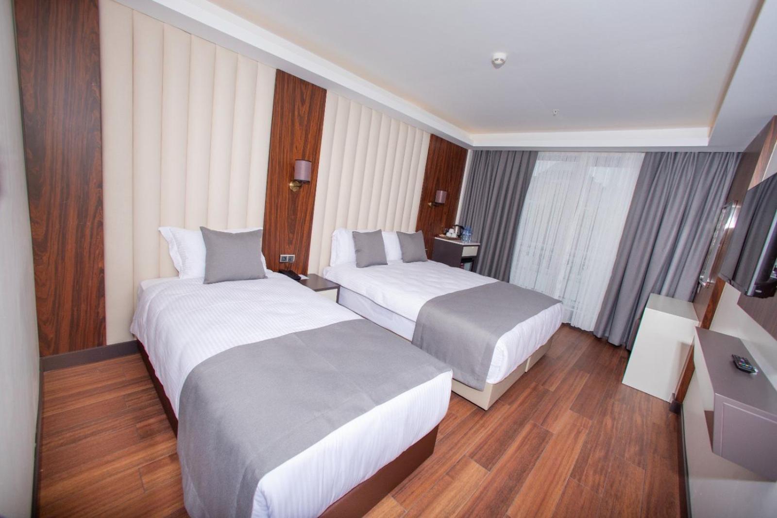 Shining Star Hotel *