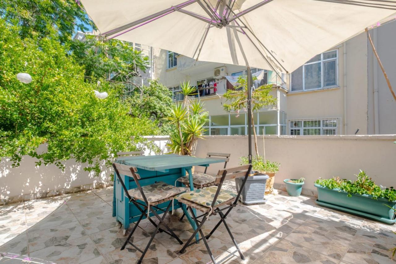 Eclectic Flat Near Metro With Terrace In Kadikoy *