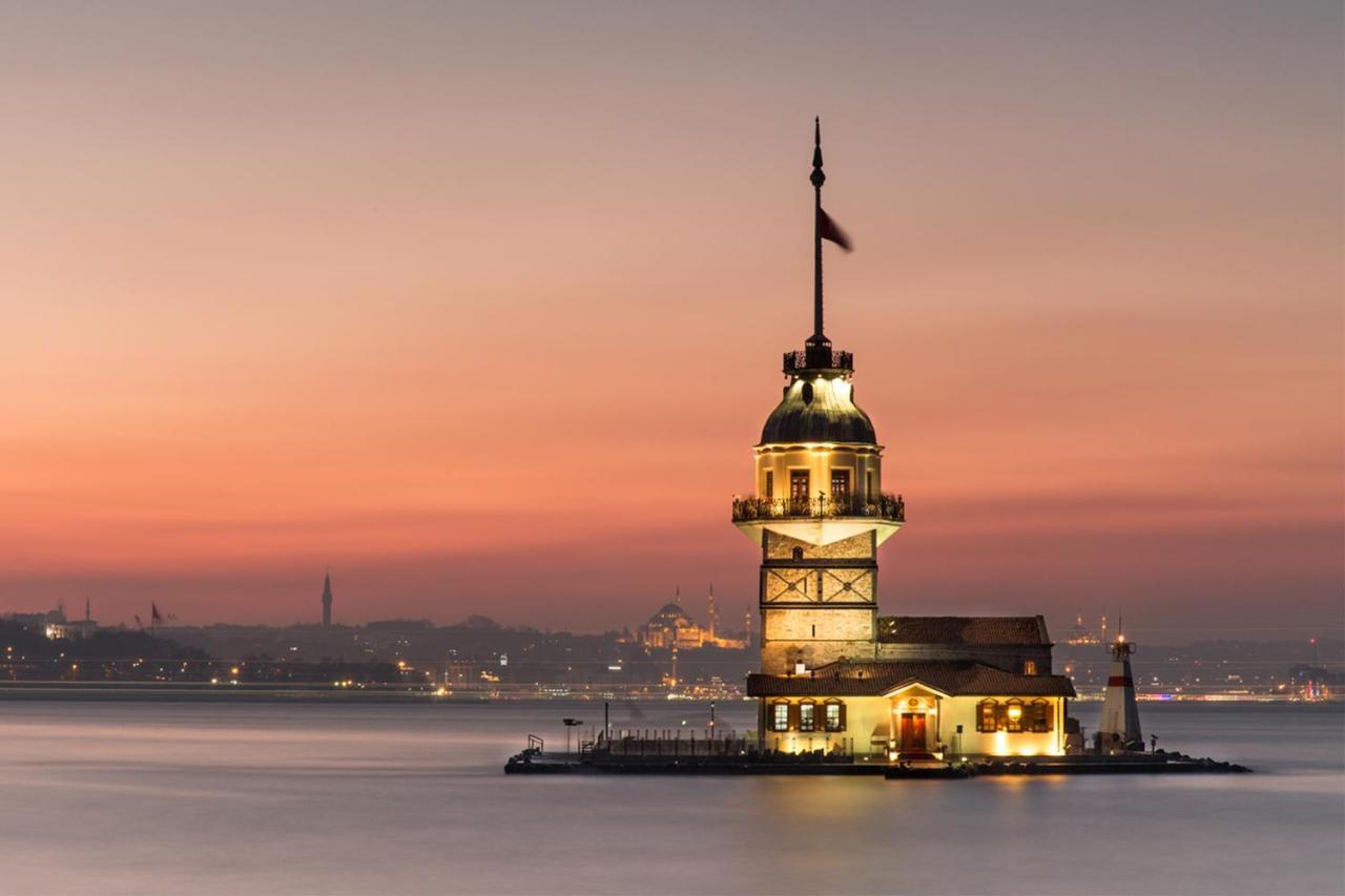 Roya Taksim - Center Of The *