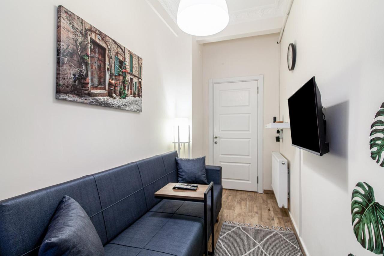And Modern Flat Near Flower Passage *