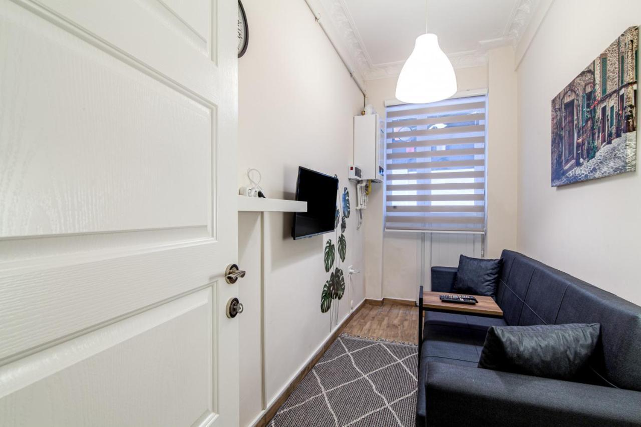 And Modern Flat Near Flower Passage Apartment Istanbul