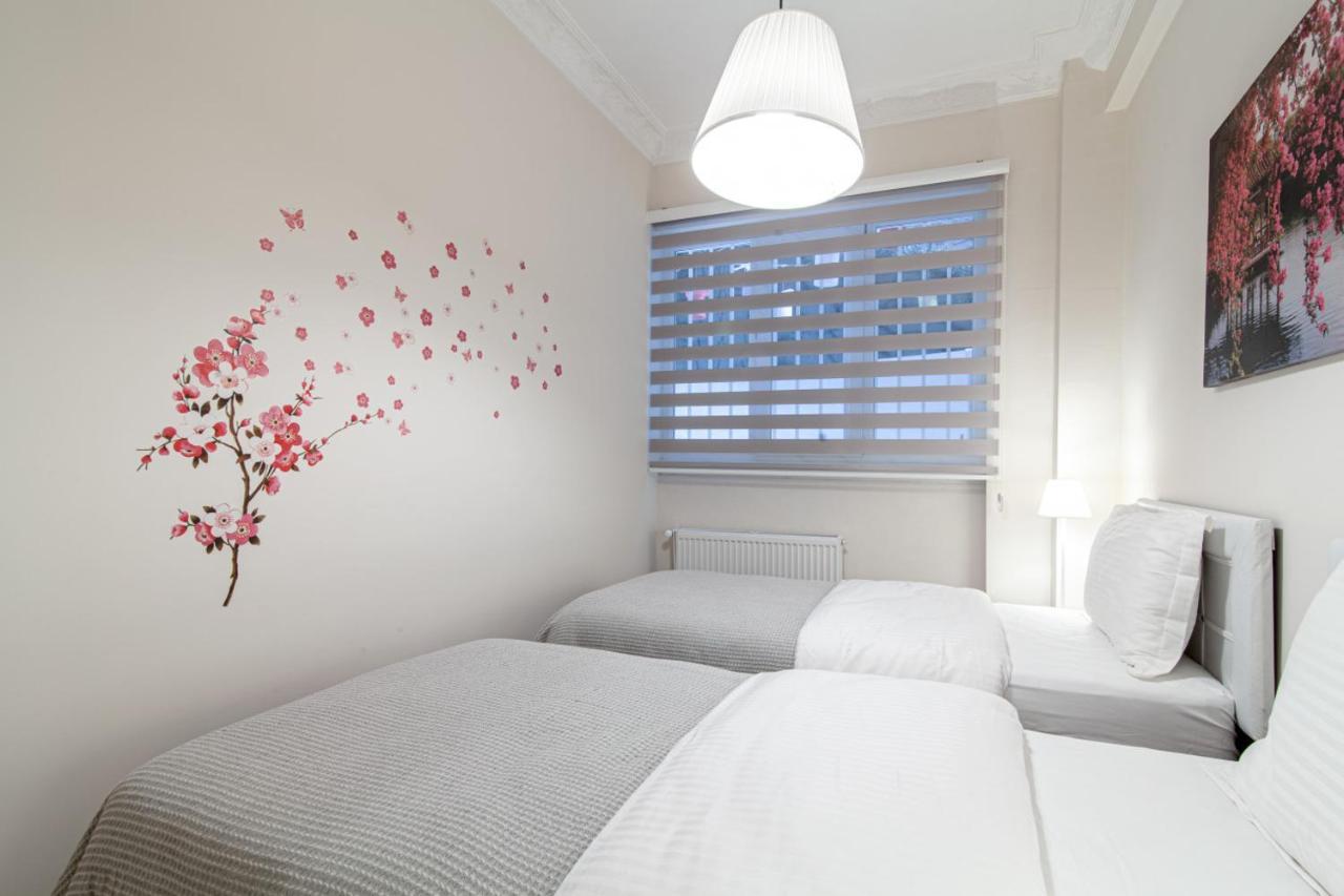 And Modern Flat Near Flower Passage Apartment Istanbul