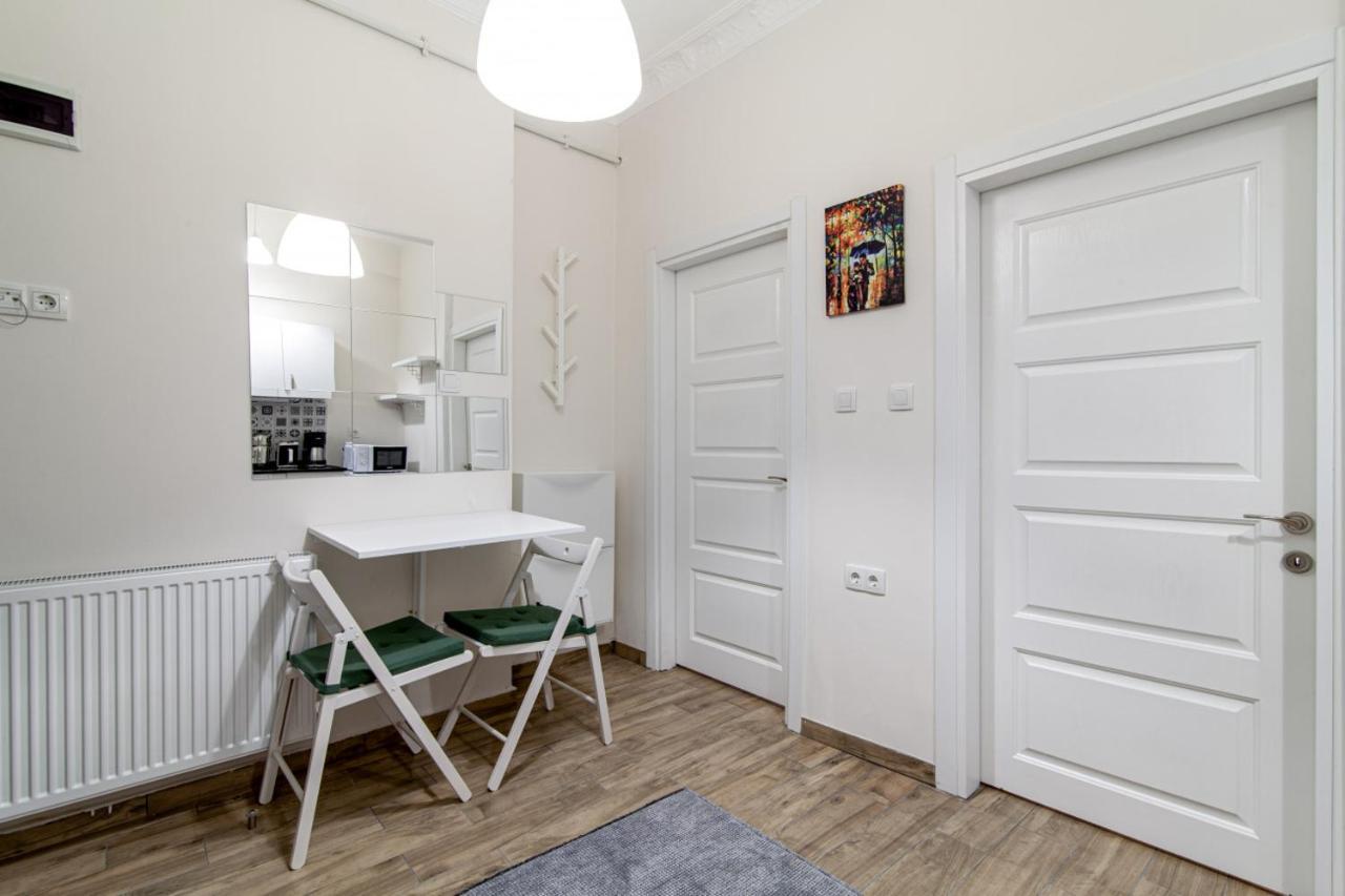 And Modern Flat Near Flower Passage