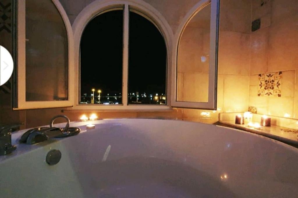 Sea View Flat - Includes Turkish Bath In Old Town. *