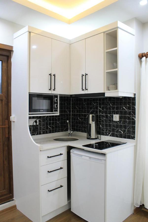 Beyoglu Asmalimescit'te Mobilyali Balkonlu Daire Apartment