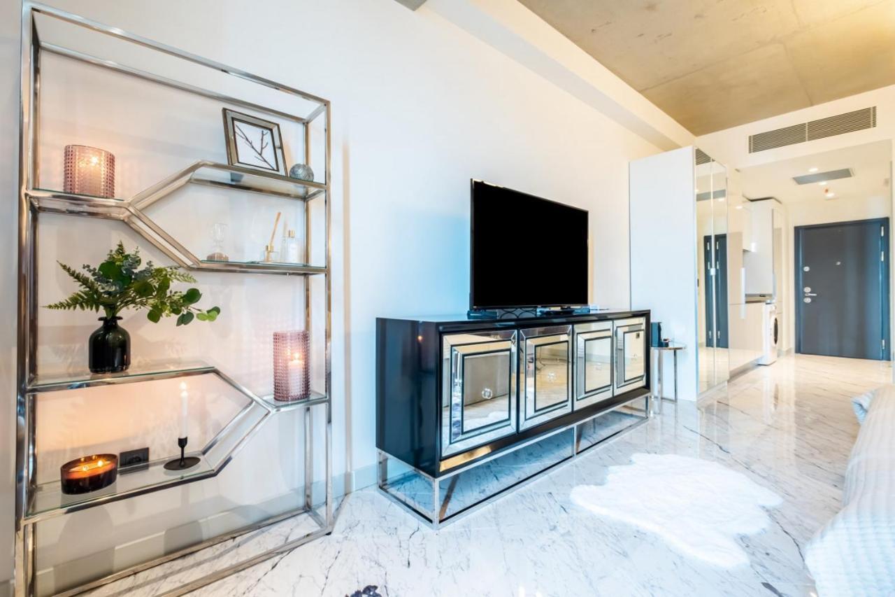 Splendid Flat With View In Bomonti Apartment
