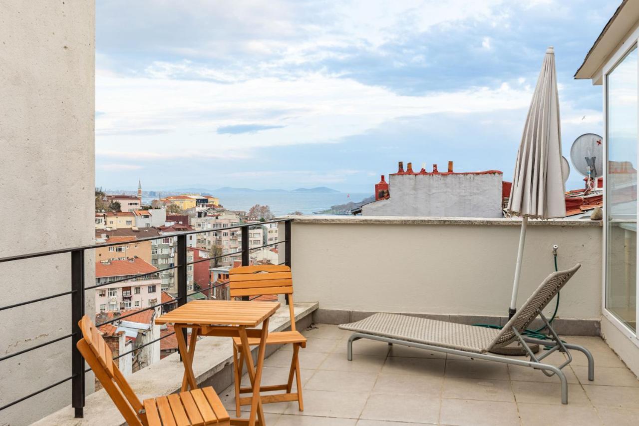 Mesmerizing Flat With Bosphorus View In Beyoglu Istambul