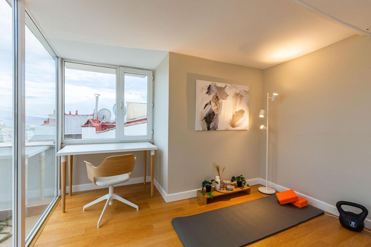 Mesmerizing Flat With Bosphorus View In Beyoglu