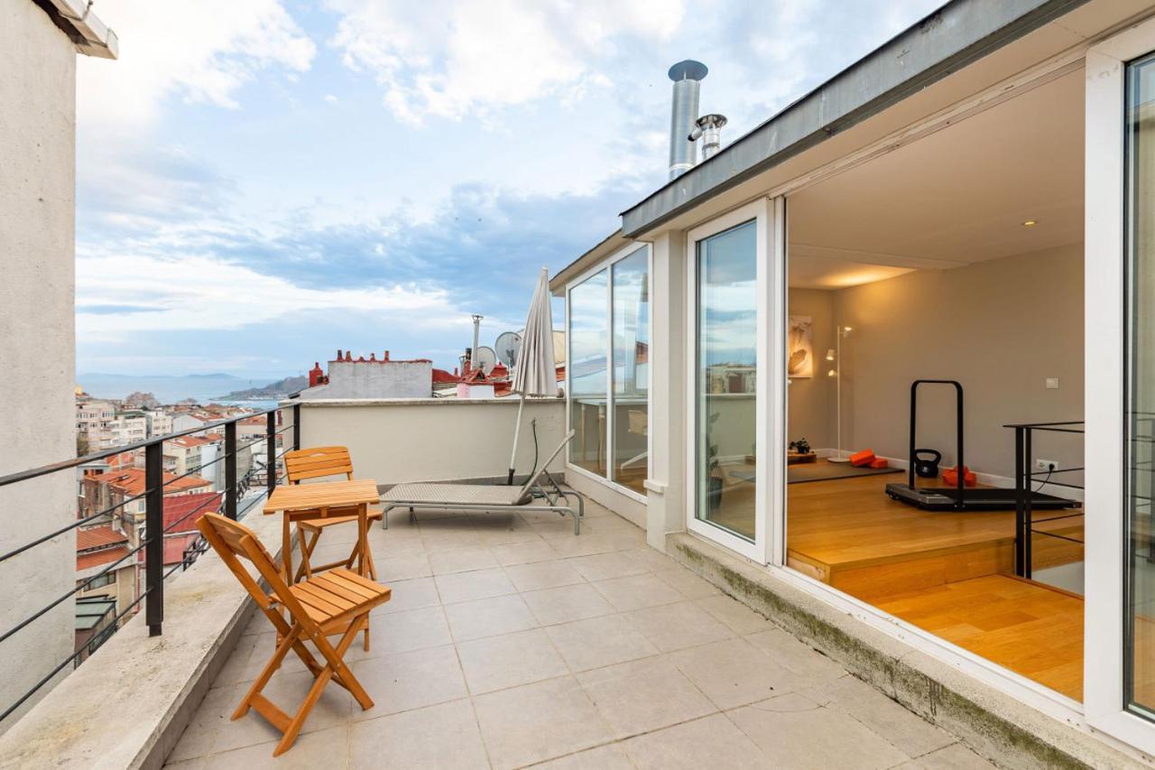 Mesmerizing Flat With Bosphorus View In Beyoglu