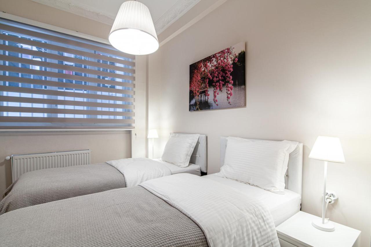 And Modern Flat Near Flower Passage Apartment