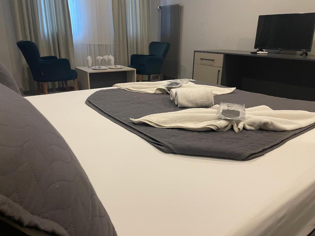 Agora Royal Hotel *
