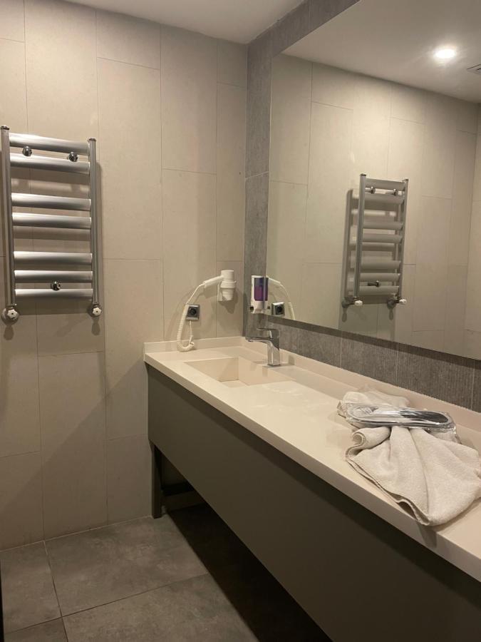 Agora Royal Hotel *