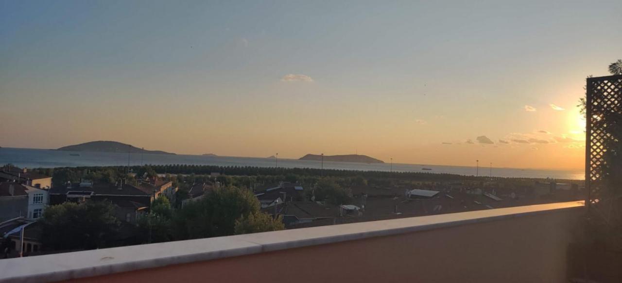 Sleek Flat Near Public Transportation In Maltepe Istanbul