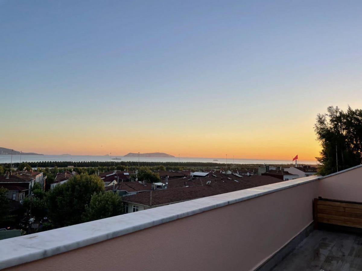 Sleek Flat Near Public Transportation In Maltepe *