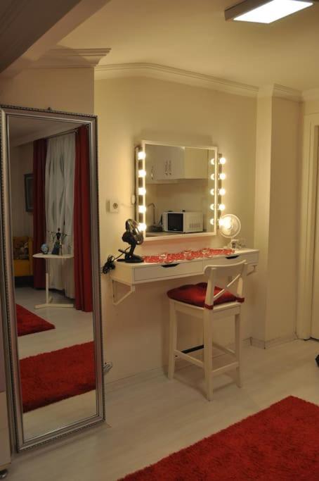 Deniz Manzarasi, Marti Sesleri Esliginde Daire İstanbul