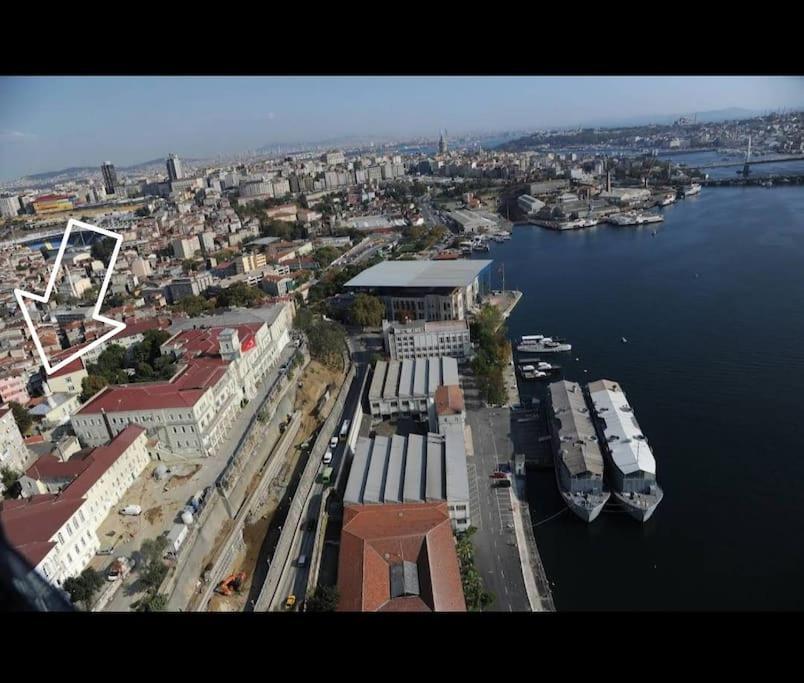Deniz Manzarasi, Marti Sesleri Esliginde Daire