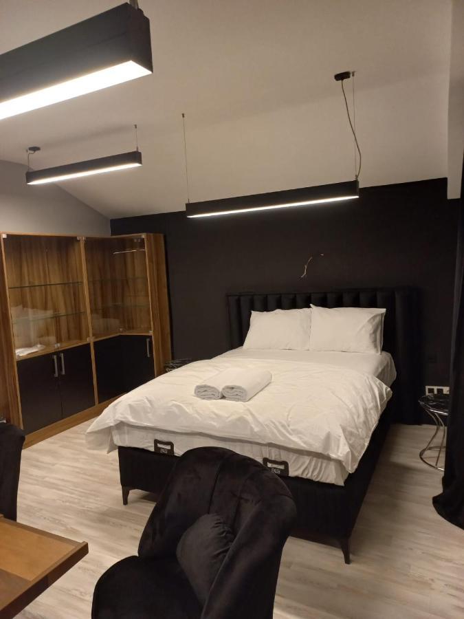 Sari Koesk * Istanbul