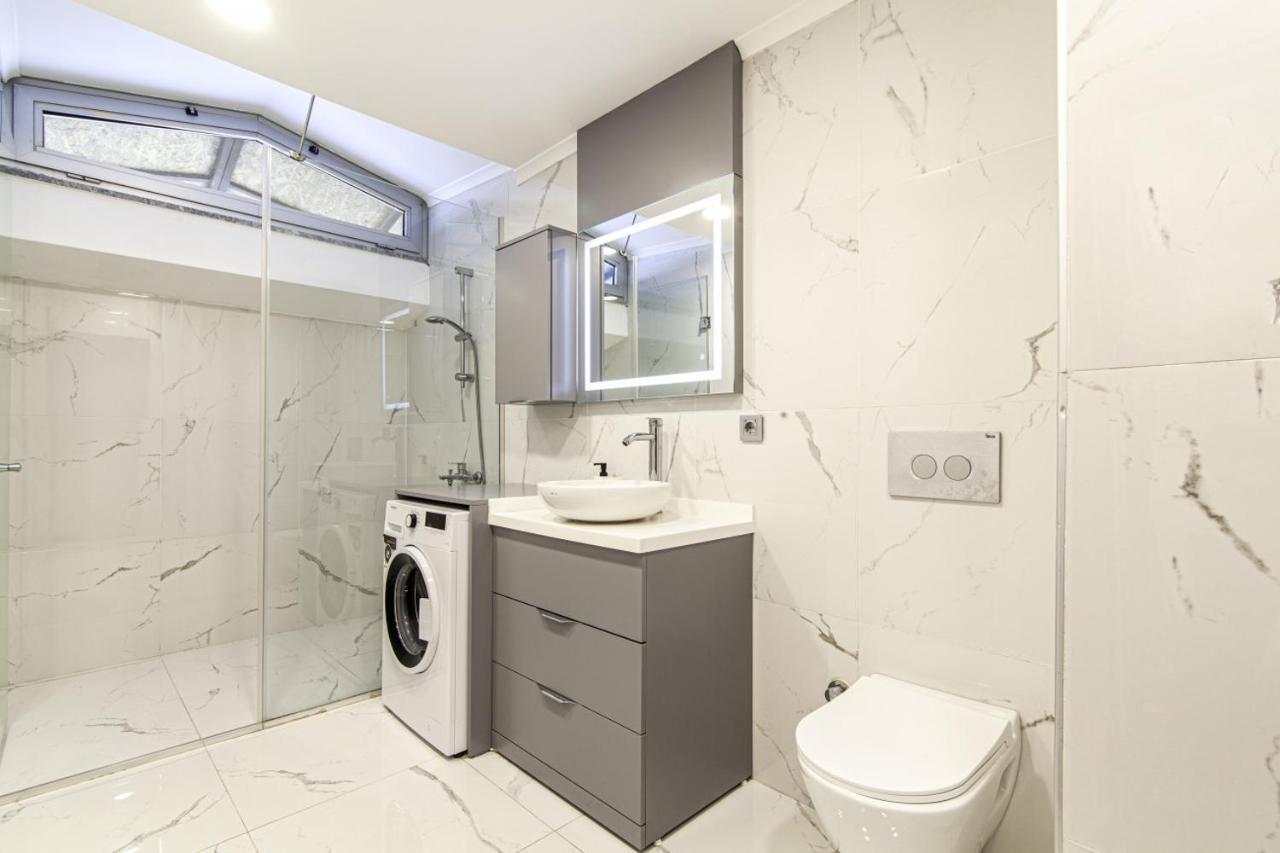 Fully Furnished Flat With Balcony In Sisli *
