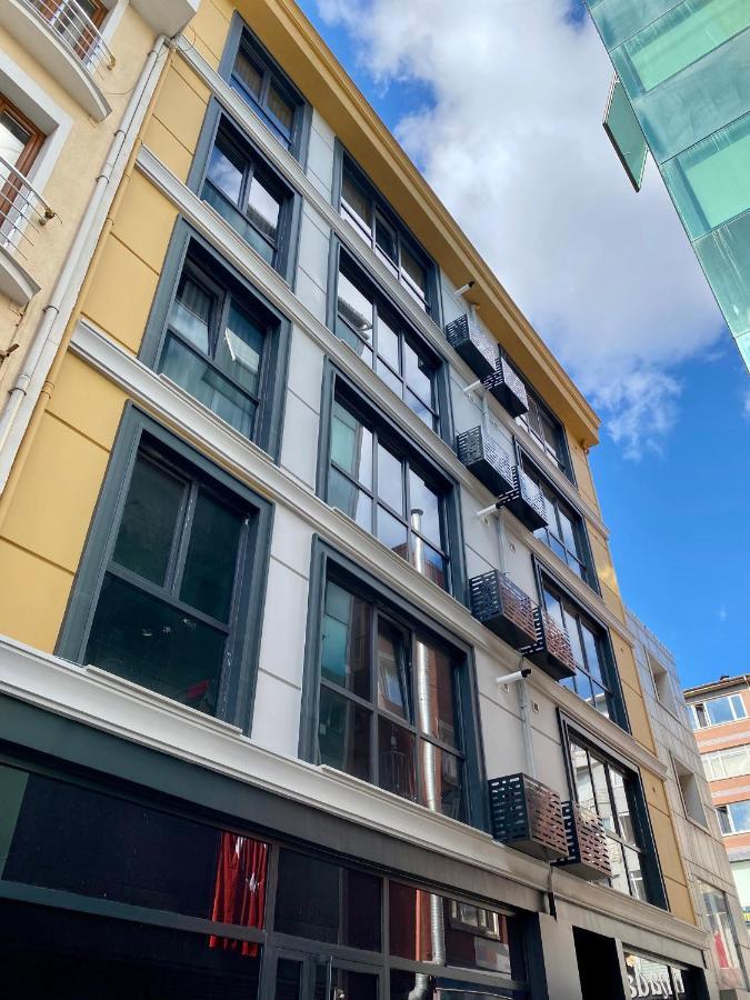 Modern , Spacious, Duplex Apartment *