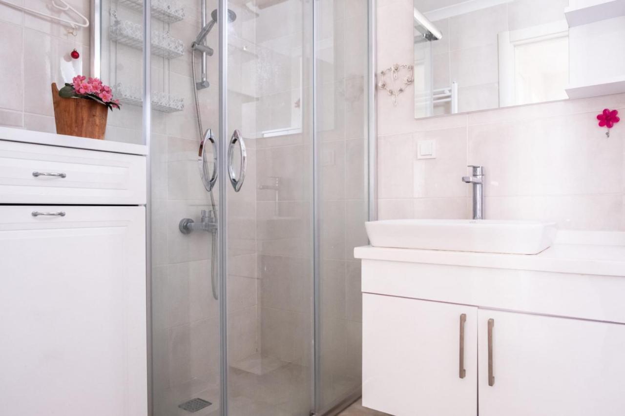 Flat Near Trendy Attractions In Kadikoy *