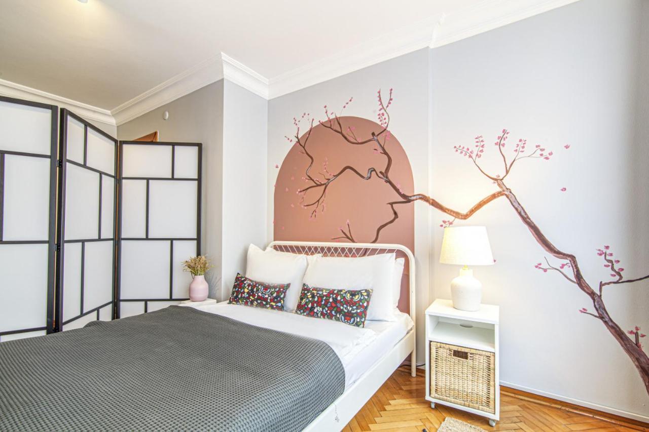 Gorgeous Flat With Lovely Balcony In Nisantasi *