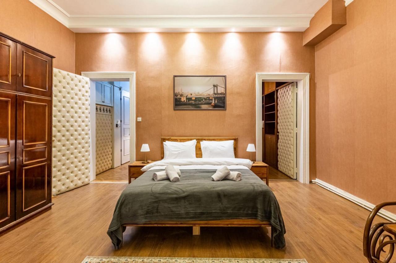 Historical Flat With A Lovely Sea View In Beyoglu