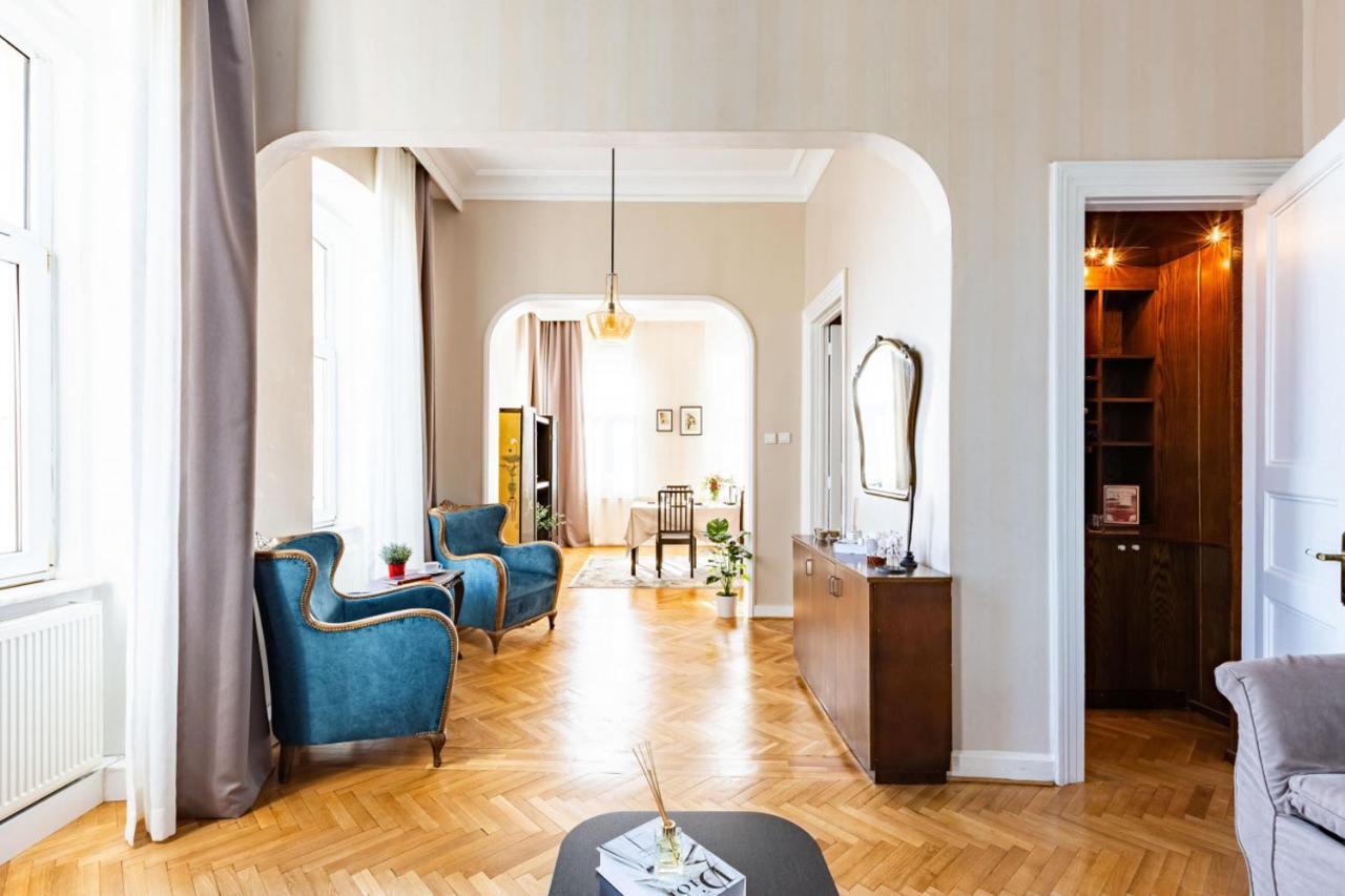 Apartment Historical Flat With A Lovely Sea View In Beyoglu