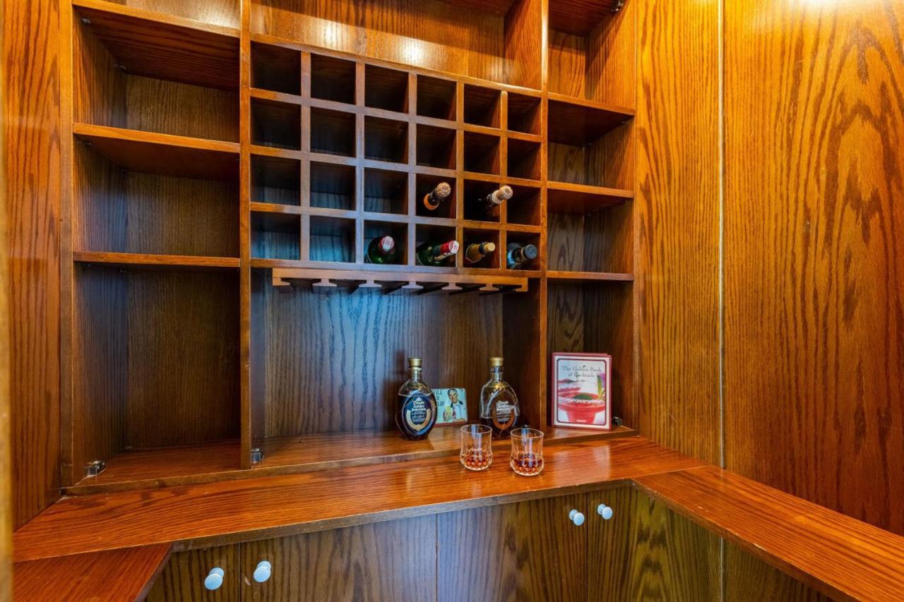 Historical Flat With A Lovely Sea View In Beyoglu