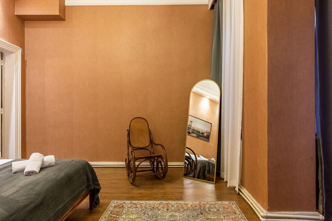 Historical Flat With A Lovely Sea View In Beyoglu Istanbul