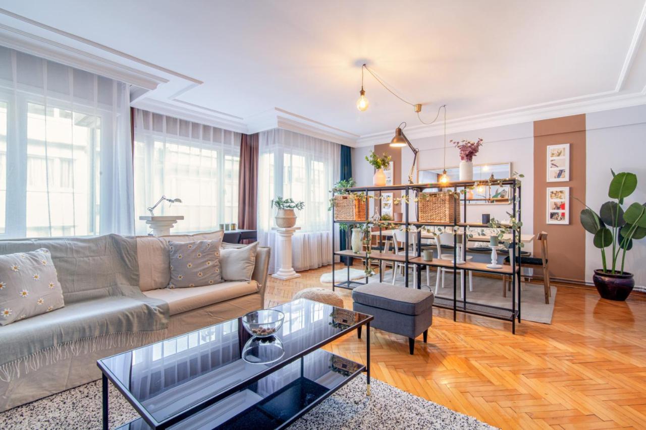 Apartment Gorgeous Flat With Lovely Balcony In Nisantasi