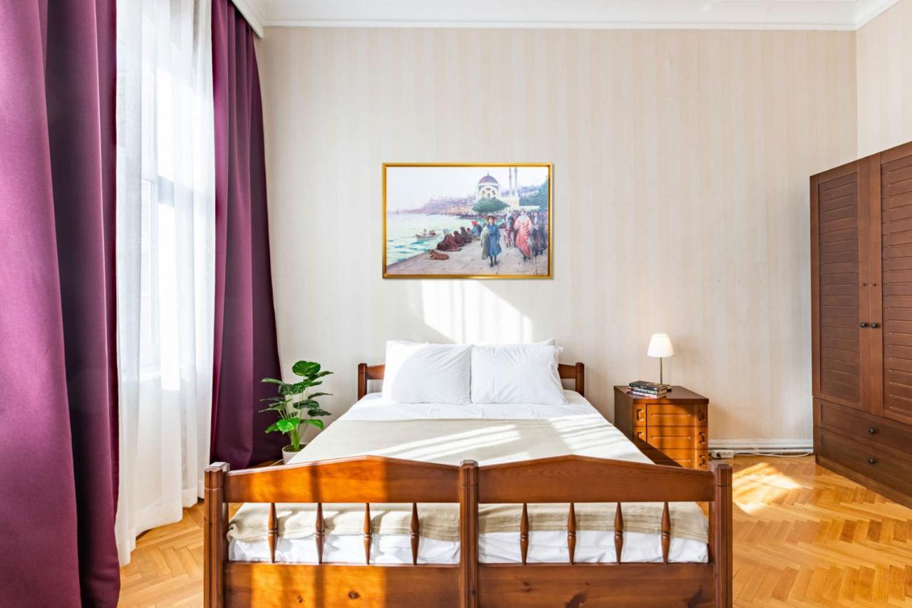 Historical Flat With A Lovely Sea View In Beyoglu Apartment