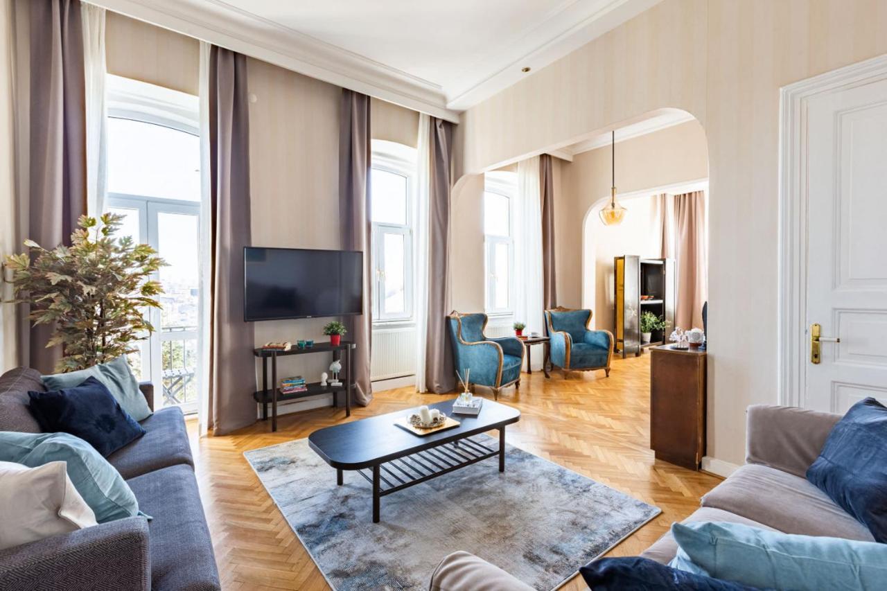 Historical Flat With A Lovely Sea View In Beyoglu Apartment