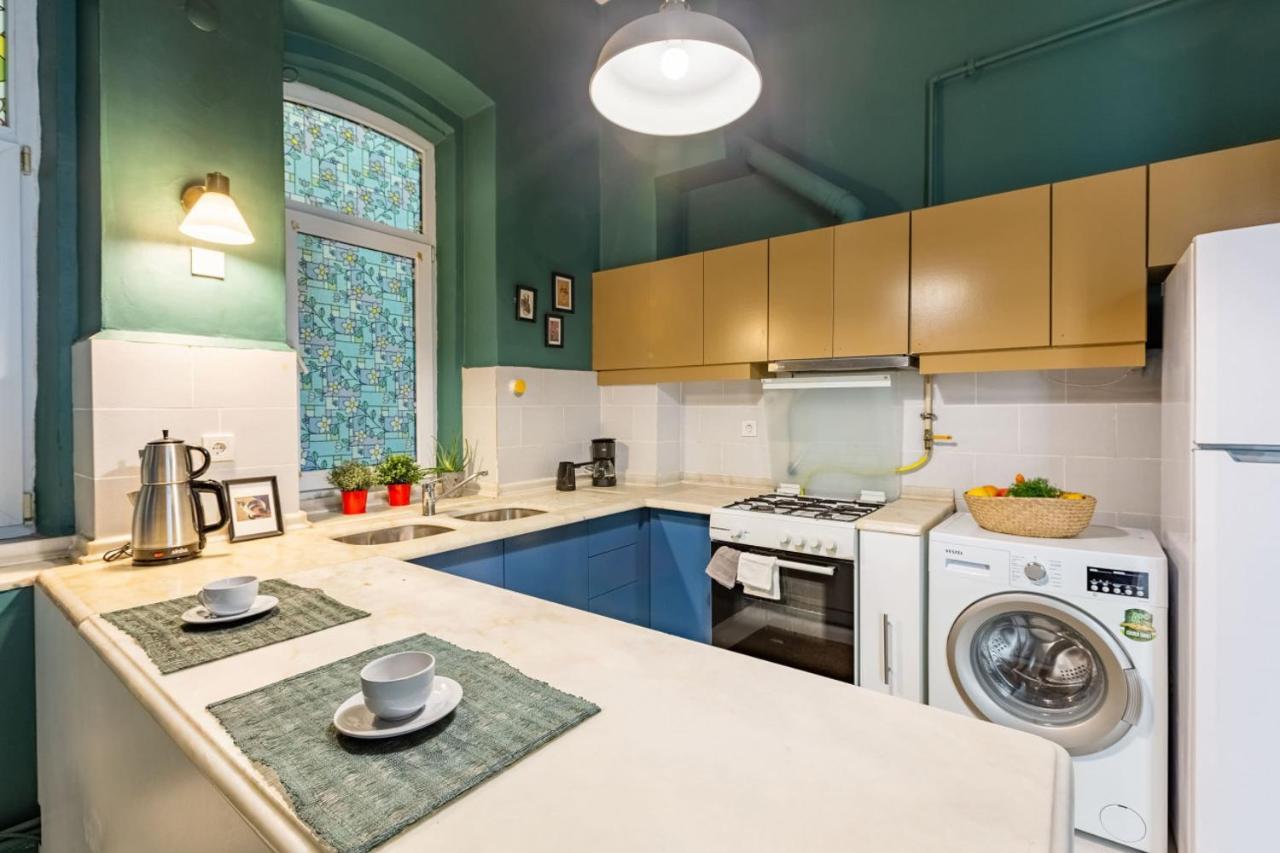 Apartment Historical Flat With A Lovely Sea View In Beyoglu *