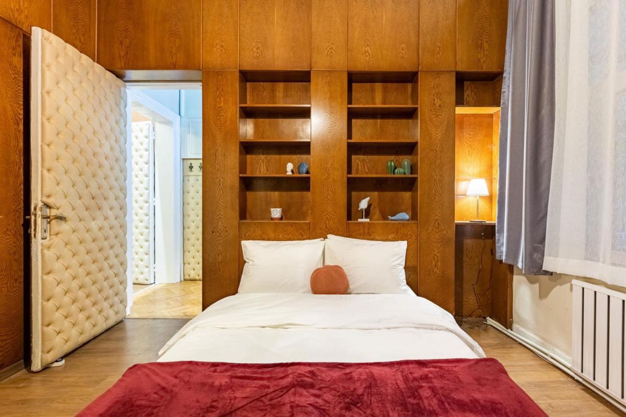 Historical Flat With A Lovely Sea View In Beyoglu Apartment
