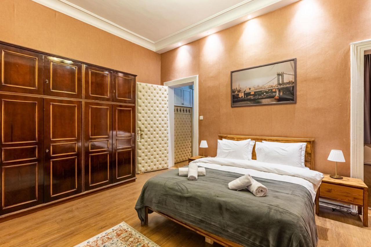 Historical Flat With A Lovely Sea View In Beyoglu Apartment
